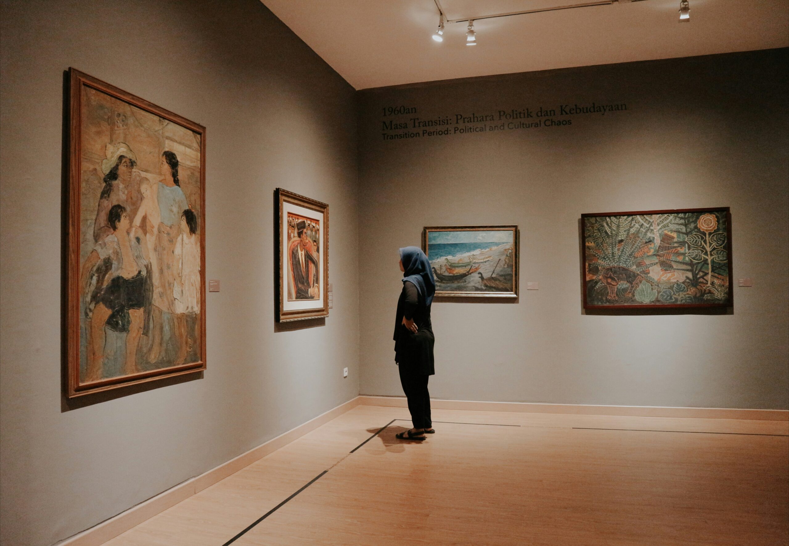 museum visitor looking at art