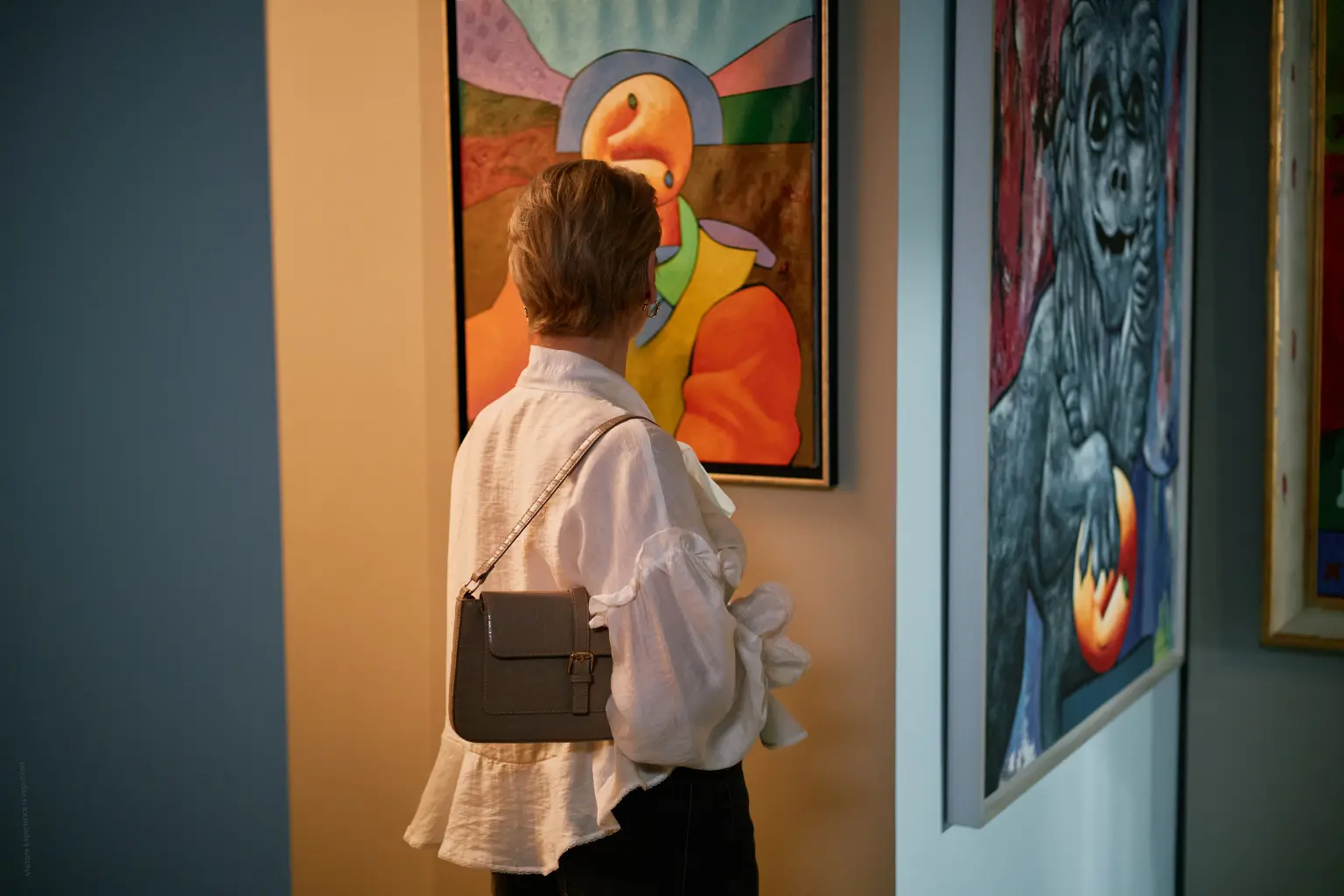 museum security that improves the visitor experience with gentle alerts